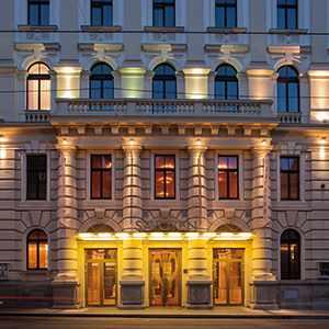 VIENNA Welcome dinner; guided sightseeing, visit Schönbrunn Palace and Heldenplatz DANUBE CRUISE MONDSEE Visit the church from The Sound of Music SALZBURG Guided walking tour, visit Mirabell Gardens