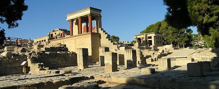 History Humans had been living on the island of Crete for thousands of years, but the Minoan civilization did not began until about 2600 BCE, around the same time as Old Kingdom Egypt.