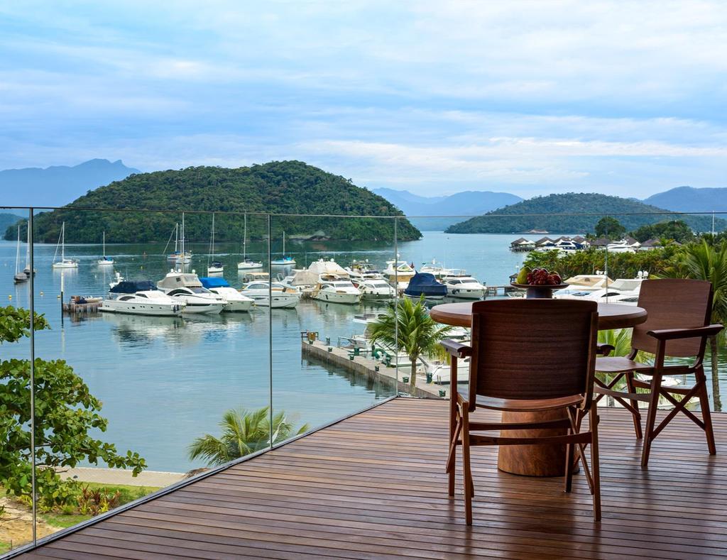 Hotels and Restaurants In December 2017, Fasano Angra dos Reis Hotel was inaugurated in FRAD.E, a condominium of high luxury.