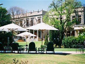 Fairlawns is an awardwinning boutique hotel with a total of 40 highly individualized, world-class Suites.