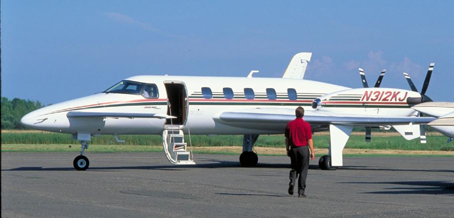 Figure 10-27: Corporate business aircraft classification accommodates this aircraft group in the Special Purpose airport role until proven otherwise.