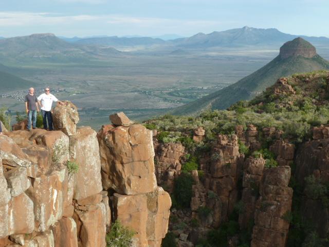 DAYS 15-16 Tues 4 & Wed 5 Nov Kareedal Lodge to Graaff-Reinet + rest day 405 kms More travelling through the Karoo.