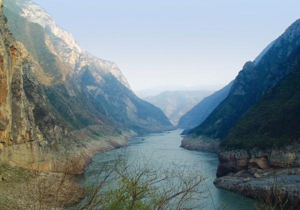 wending its way through eight very different provinces. The Gorges are a breathtaking sight!
