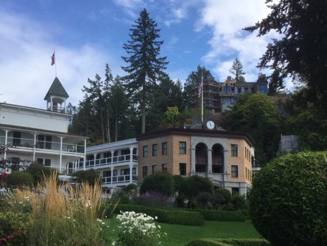 This charming and beautiful resort offered 2 restaurants, a heated swimming pool, and a setting that looked a lot like the Overlook Hotel of Stephen King s Shining fame.