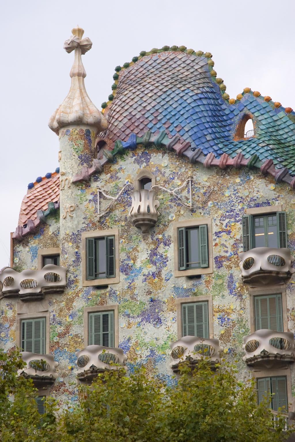 View exteriors of Gaudi Buildings: Casa Milà Casa Batlló Casa Calvet 17.