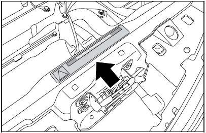 VAŽNE NAPOMENE UPOZORENJE Prije otvaranja poklopca motora, provjerite je li motor ugašen i da je kontaktni ključ u STOP položaju.