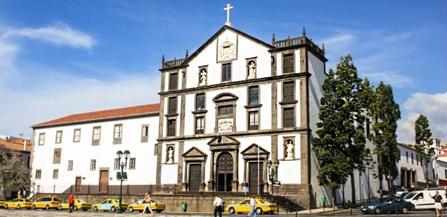 Santa Clara and Igreja do Colégio João Gonçalves Zarco, ﬁrst