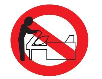 CLOSING TH Remove all objects on the sofa bed. Fold the legs until they completely rest against the folded bed.