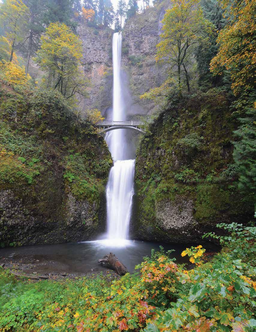 TWO STATES, TWO VOLCANOES & ONE BIG RIVER COLUMBIA RIVER GORGE OREGON & WASHINGTON S PLAYGROUND HIKING TRAILS + WATERFALL ALLEY