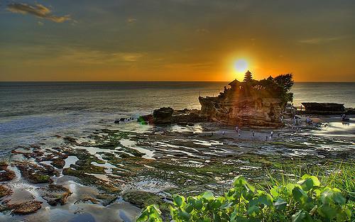 For this tour you will be taken to Tanah Lot sea temple. This is one of the splendid temples in Bali.