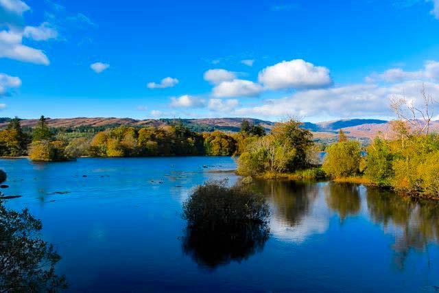 Day 8 Blue Stack Mountains From your accommodation, we take a walk through an ancient woodland and along the spectacular Lough Eske, tucked amongst Donegal s