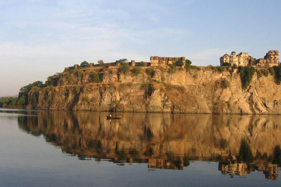 DAY 6: JHALAWAR - BHAINSRORGARH Today you will continue your journey to Bhainsrorgarh, which is a spectacular fortified outpost of the kingdom of Mewar, where you will spend the night at the Fort.