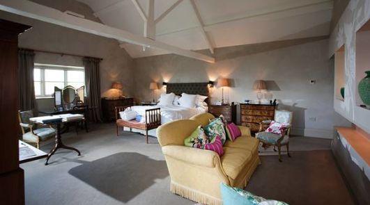 LOCATION Deep in the heart of the Dorset countryside lays this stylish farm