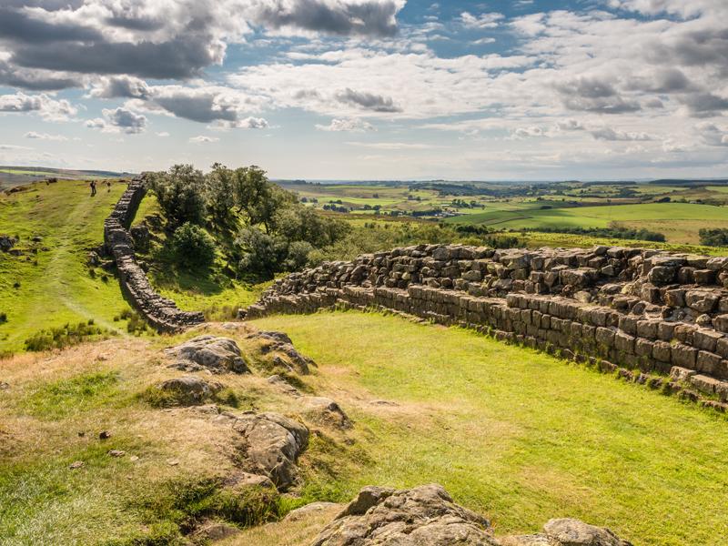 017687 756 Page 1 Hadrian s Wall was the north-west frontier of the Roman empire for nearly 300 years.