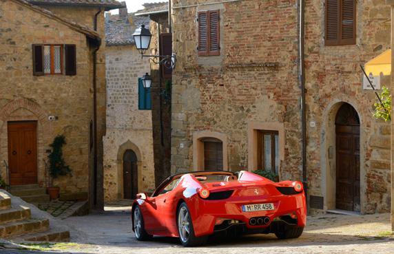 Italia in FERRARI 5-Day Milan, Langhe & Monte-Carlo Ferrari Tour A New Travel Concept Red Travel offers a new travel concept; an innovative approach to the self-drive tour offering absolute luxury