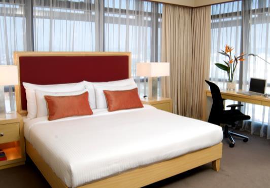 twin beds, allowing the rooms to be configured as a two bedroom suite.