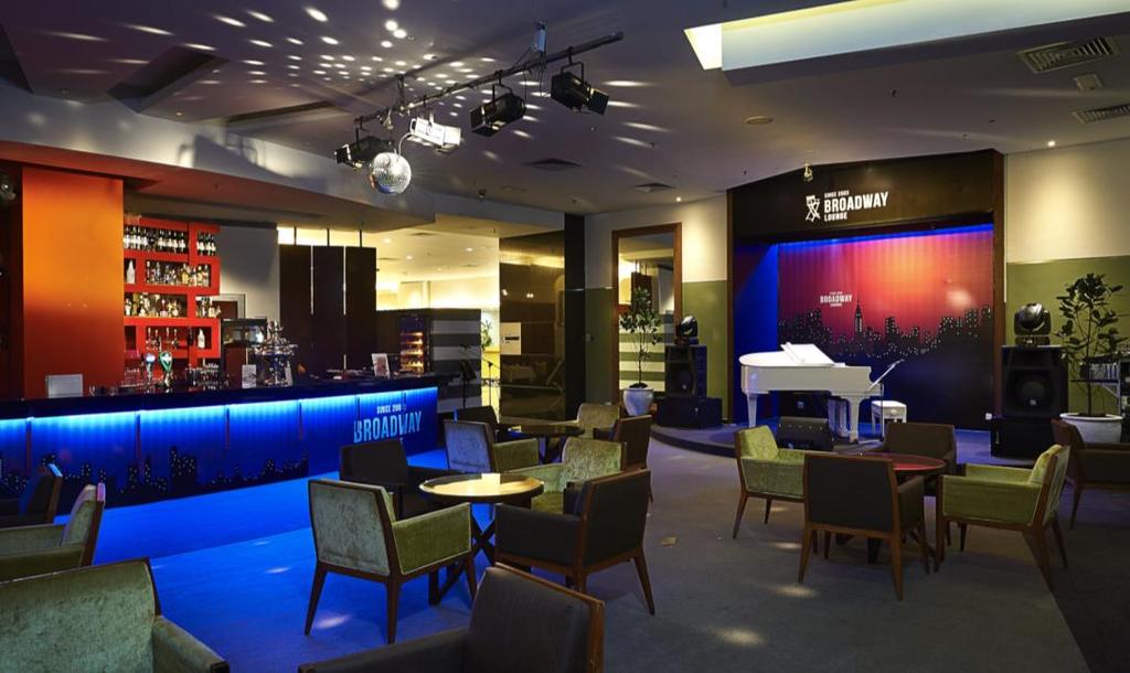 FOOD & BEVERAGES: BROADWAY LOUNGE For a lighter indulgence, opt for Broadway Lounge where you can unwind