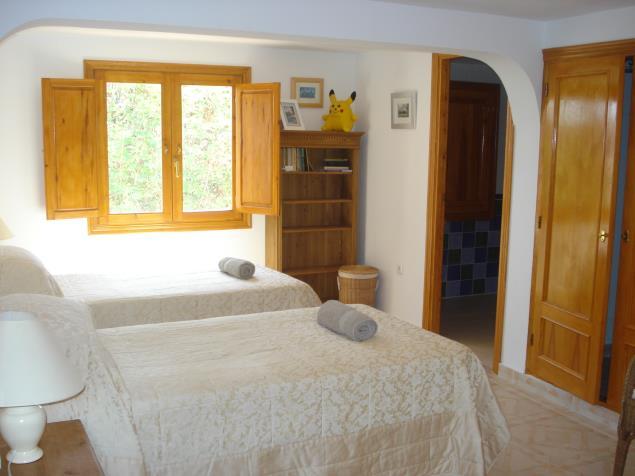 Bedroom 4 3 single beds (can be put together to 1 double bed),