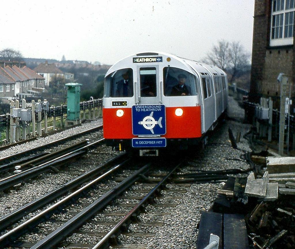 NEWS AND NOTES 40 YEARS TO THE AIRPORT Left: On 16 December 2017, it will be 40 years since the Piccadilly Line was extended to Heathrow Airport, having previously opened to Hatton Cross on 19 July