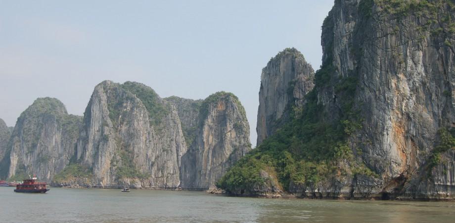 VIETNAM CYCLE DEMANDING ABOUT THE CHALLENGE Vietnam is incredibly diverse, with ancient cultural sites, amazing natural landscapes and friendly, hospitable people.