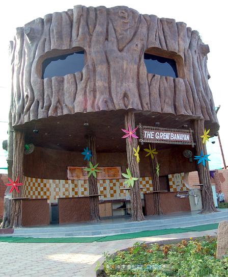 THE GREAT BANYAN FOOD COURT: The Great Banyan Food Court is near to Splash Tower, placed centre of this Aqua Park provides for the much