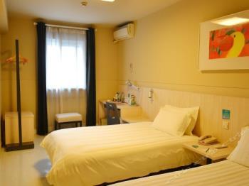 rooms for business and leisure travelers. Shanghai Hongqiao Airport (Terminal 2) 26.4 km 33.