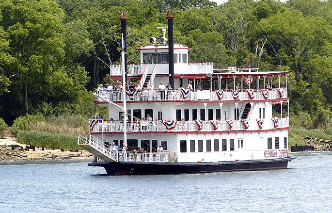 Enjoy a dinner buffet with 25 or more people at the Museum Pub for an all-inclusive experience. Set Sail on a Riverboat Cruise: Explore the Savannah River s natural beauty on the Savannah Riverboat.