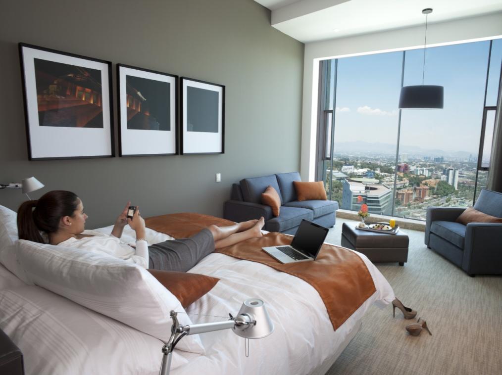 Presidente InterContinental Mexico City Santa Fe Located in the highest point of Santa Fe, Mexico City s most developed and growing district, 40 minutes away from Toluca s International