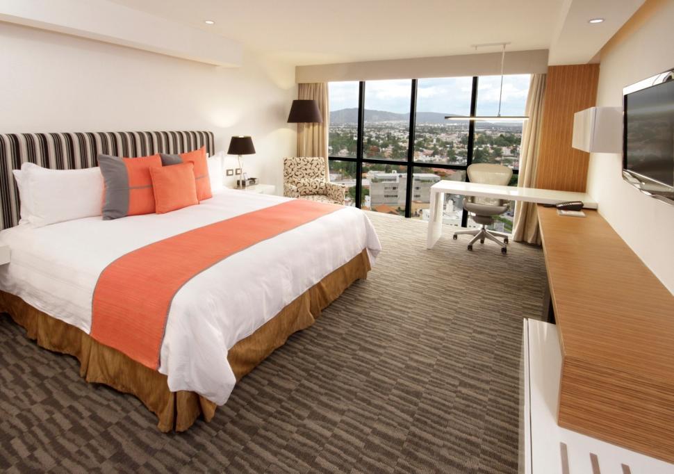 4 Diamonds by the AAA, H Distinctive and Distinctive (High Technology). HT 423 fully remodeled guestrooms.