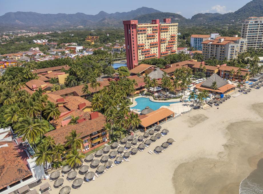 420 guestrooms (143 in the tower area, 277 pool view and garden rooms totally remodeled) All Inclusive Resort that offers an authentic Mexican Fiesta and