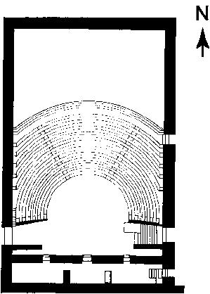 Një kafaz shkalle i mbuluar me çati, i ndodhur në cepin V-P të murit mbajës, i jep hyrje nga veriu në korridorin më të lartë të cavea-s. Figure 22.