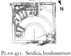 s, ka një plan interesant qe na kujton Apolloninë në korridoret me qemer poshtë cavea-s të quajtura crypta.