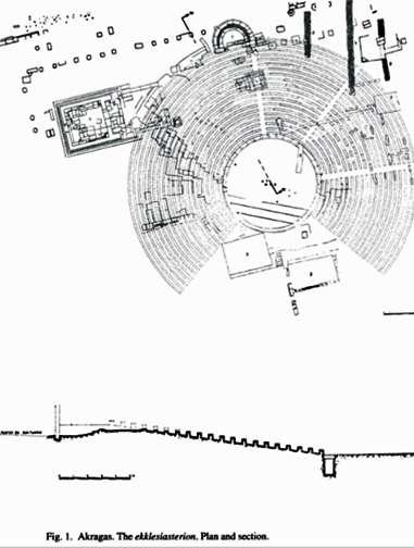 organizuar si një Teatër. Në skicën planimetrike dallojmë edhe një eksedër në Stoanë e Agorasë.