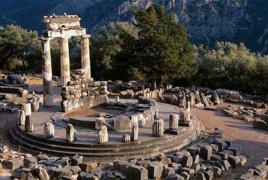 Delphi The ancient oracular site of Delphi, the center of the Greek universe and its most venerated shrine, is a supercharged, multi-layered vortex of intense spiritual light.
