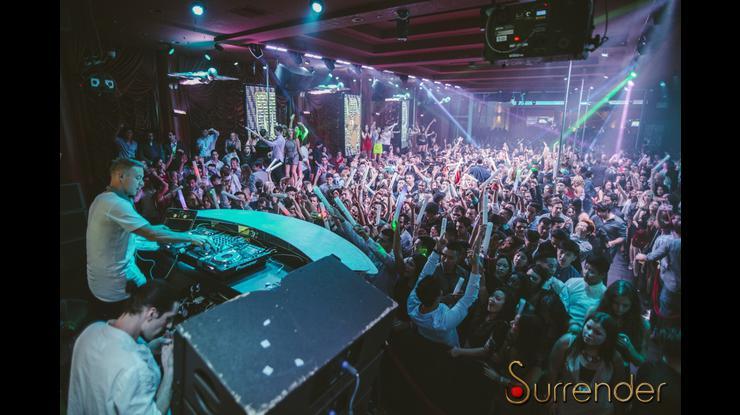 Music Type: House Popular Nights: Wednesday, Friday, Saturday Special: Thursday nights are pool parties Encore Beach Club at Night Resident DJs: Saint Clair, Turbulence, Justin Credible, Mike