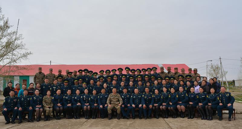 4 2016 îíû тавдугаар ñàð Нийгэм-Мэдээлэл Томилолт захирлын тушаалаар хилийн цол бүхий албан хаагчдыг Монгол Улсын хил хамгаалалтад оролцуулж, албаны дадлага олгох сургалтыг Цэргийн гавьяаны одонт