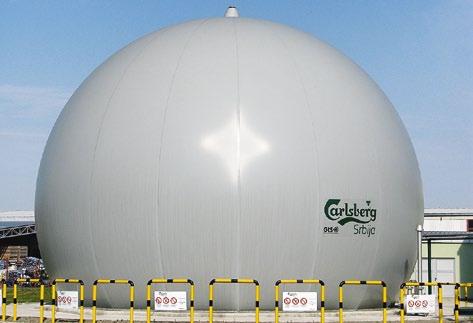 Sl. 4.23 Rezervoar za biogas (vazdušni jastuk sa duplom membranom) Sl. 4.24 Kotao nazivne snage 3,4 MW u kojem se sagoreva mešavina prirodnog gasa i biogasa da investiciju.