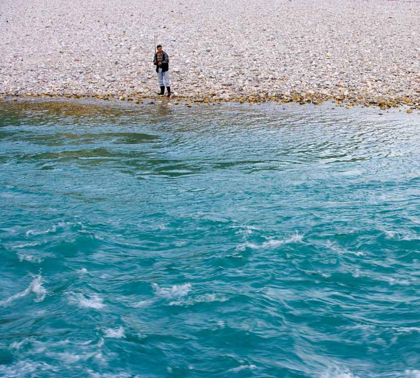 Fishing along Neretva River, Bosnia and Herzegovina. WWF-Canon / M. GUNTHER Posidonia, the newsletter for the community of environmental organizations in the Mediterranean.