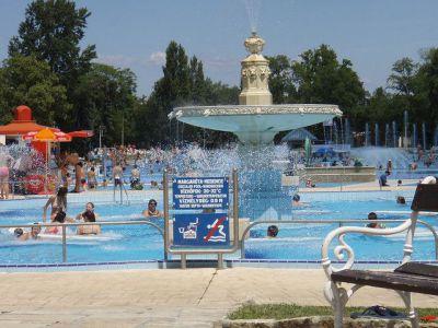 Copyright by GPSmyCity.com - Page 7 - F) Palatinus Water Park (must see) Budapest s most popular water park is located on Margaret Island at Palatinus Strand (Beach).