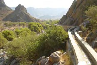 from Fanja to Birkat al Mouz : the Samail Gap 90km-1h The highway runs through valleys separating the two great mountain ranges of northern Oman.