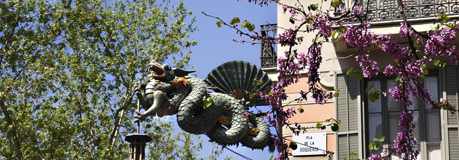 DRAKCELONA: THE HUNT OF DRAGONS AND OTHER MYTHOLOGICAL ANIMALS! Prices: Adults : 11 Children 6-11: 6 Children 0-5: free English speaking Official Guide.