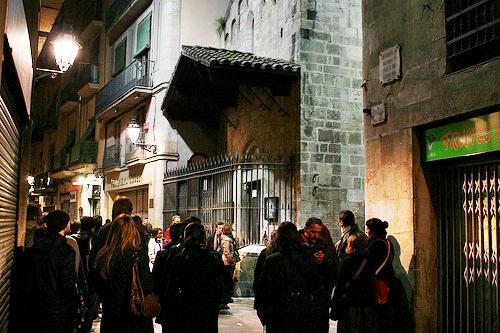 The Ghost Walking Tour is a night visit around Sant Pere, Santa Caterina and la Ribera quarters, based on the book Fantasmes de Barcelona written by Sylvia Lagarda-Mata.