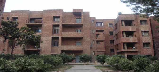 A GLIMPSE OF GNDU CAMPUS HOSTELS The beautiful campus of Guru Nanak Dev University provides homely environment to more than four thousand students in its nine hostels.