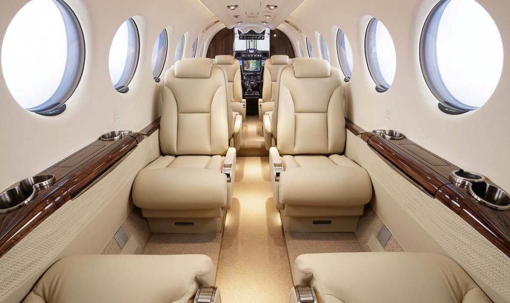 A NEW CLASS OF AMENITIES The King Air 350i cabin provides more capability and amenities