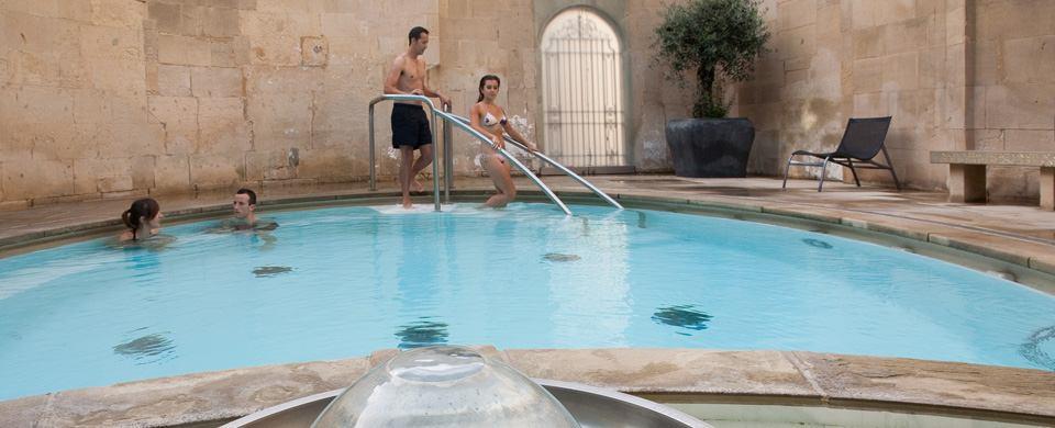 5 Things for Couples to Do in Bath With its classic architecture and countryside surroundings, Bath can be the perfect choice for a romantic getaway.