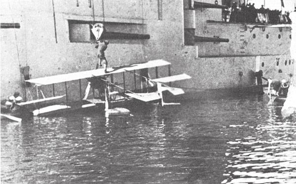aircraft was lowered to the water, Ellyson cranked the propeller, and Curtiss flew back to the sandy slope of Spanish Bight.