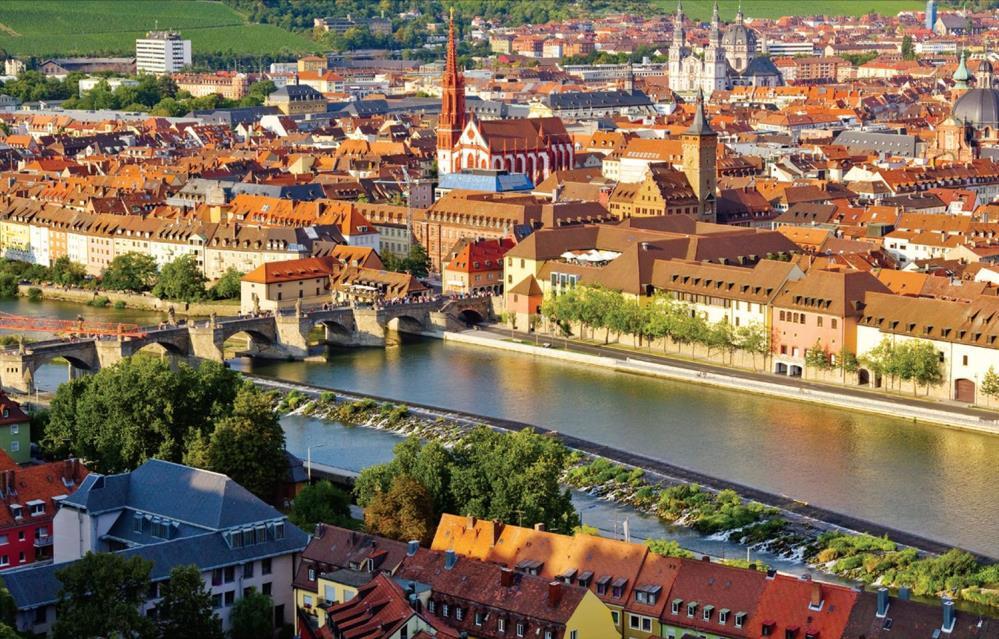 Gladstone Parks and Recreation presents Classic Danube featuring a 7-night Danube River Cruise September 21 October 1, 2015 Book Now