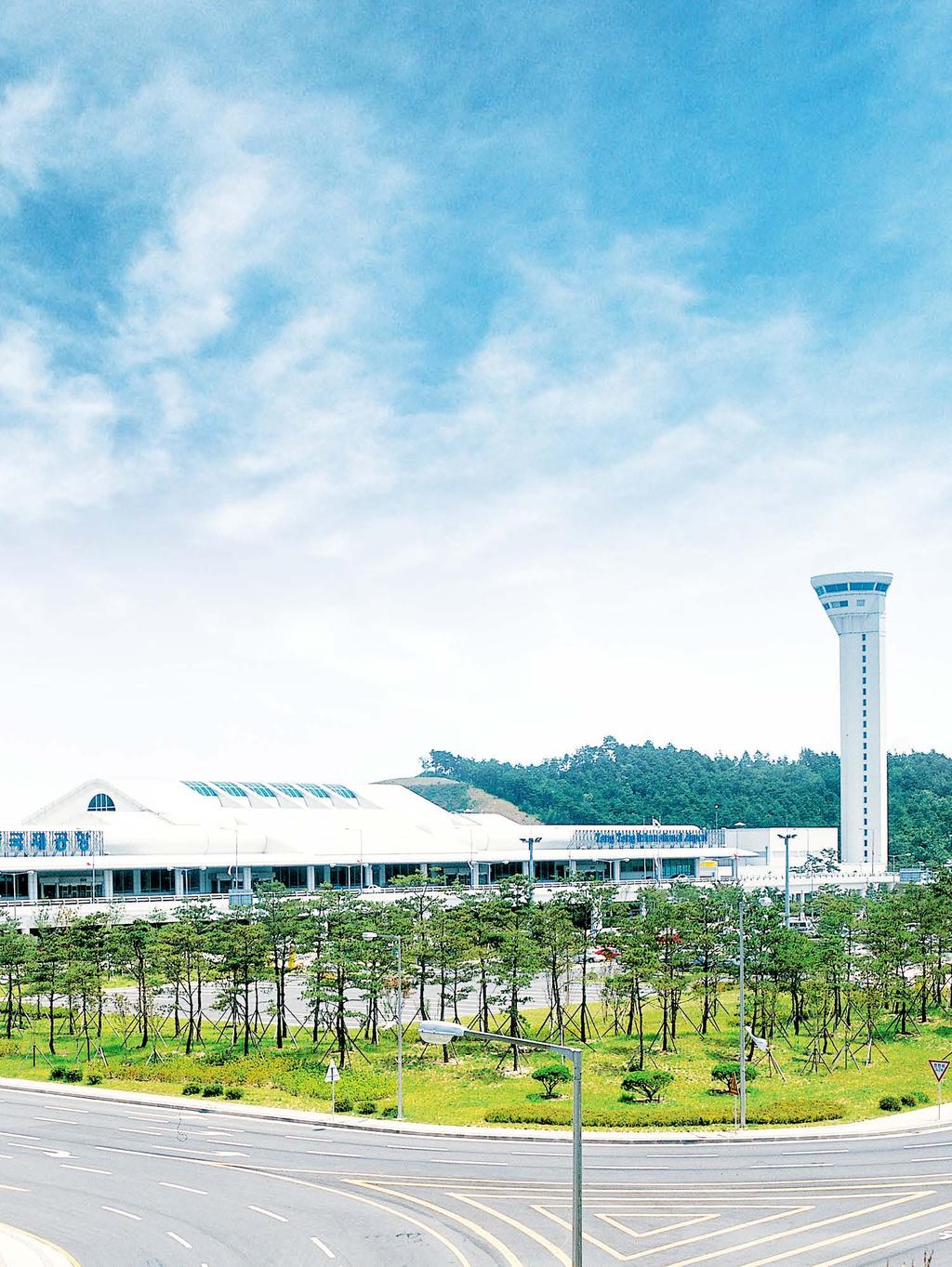 General Overview Yangyang International Airport It is the only airport that serves the northeastern region of the country A gateway airport to Pyeongchang, the host city of 2018 Winter Olympic Games