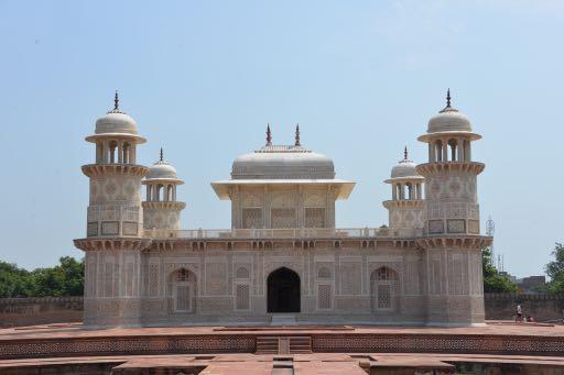 The Golden Triangle & Beyond Agra, Jaipur, Alsisar & the Shekhawati Region February 21, 2016 Delhi to Agra
