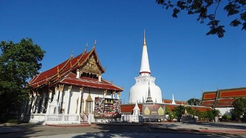 Exploring Nakhon Si Thammarat Wat Phra Mahathat Woramahaviharn Temple 4 (Source: Wikipedia/wiki/Datei:ว ดพระมหาธาต วรมหาว หาร.